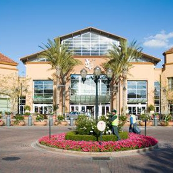 Valencia Town Center | Stay Green Inc.